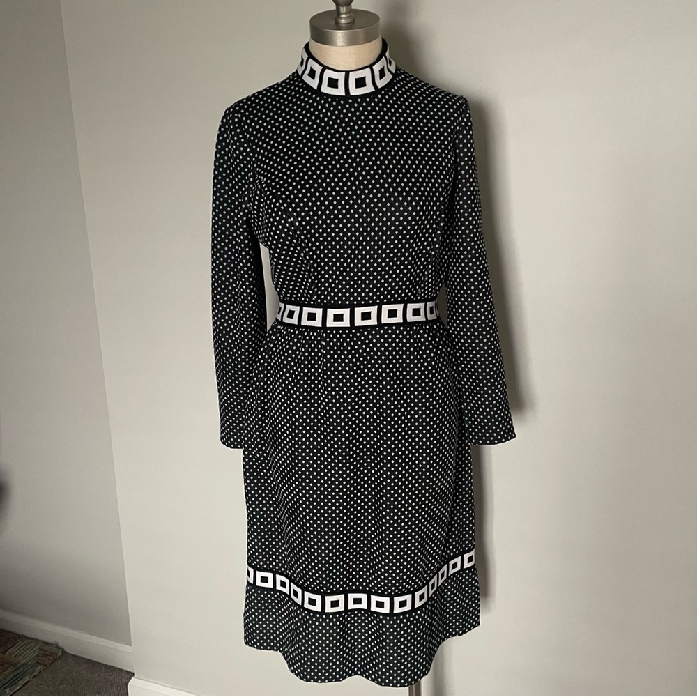 Vintage diamond print double knit black and white dress.